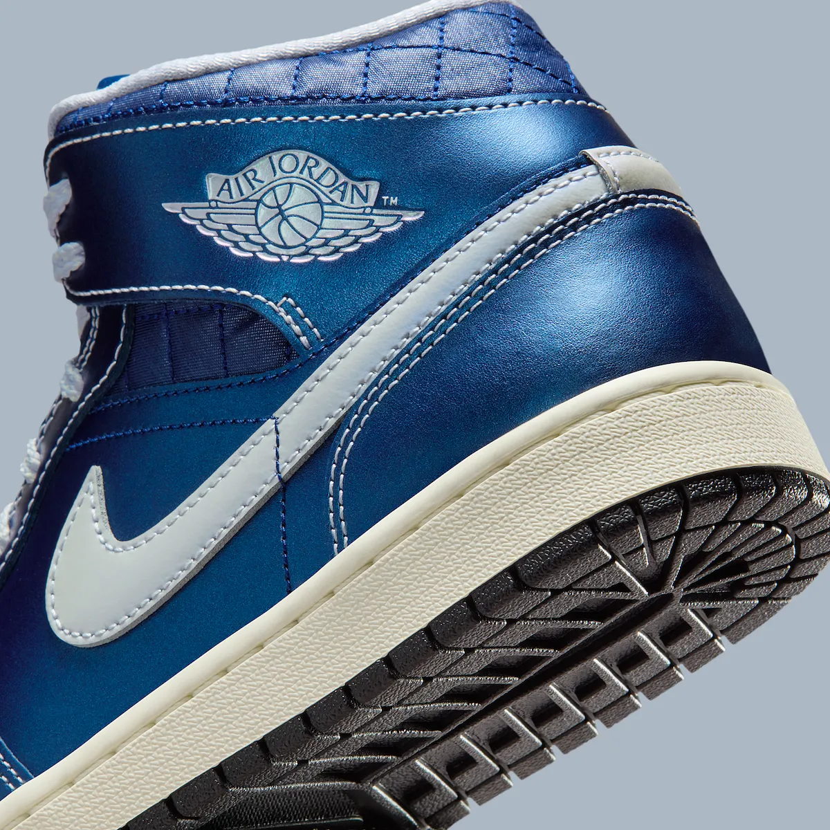 Air Jordan 1 Mid Metallic Blue 10月20日发售：低调金属光泽演绎高级质感新风尚