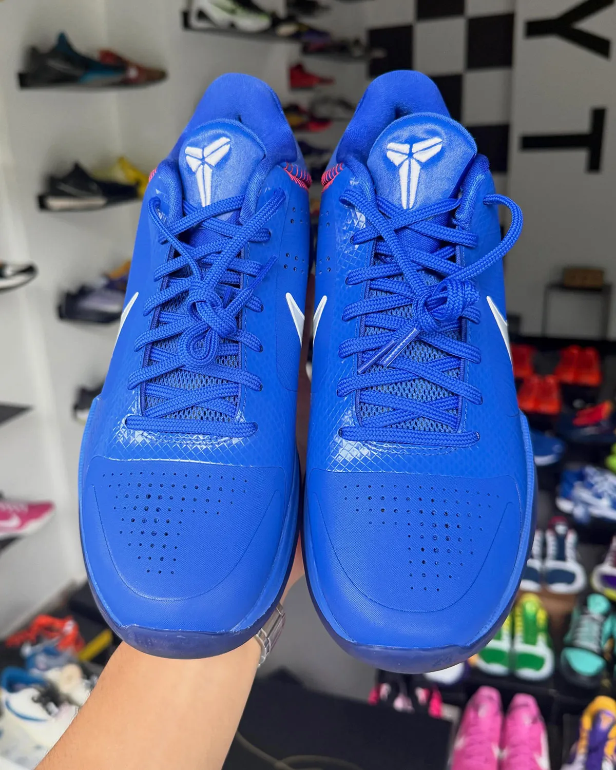 Nike Kobe 5 Protro Dodgers 2026 道奇配色致敬洛杉矶:红色棒球缝线隐藏8与24鞋舌彩蛋插图2 Nike Kobe 5 Protro Dodgers 2026 道奇配色致敬洛杉矶:红色棒球缝线隐藏8与24鞋舌彩蛋