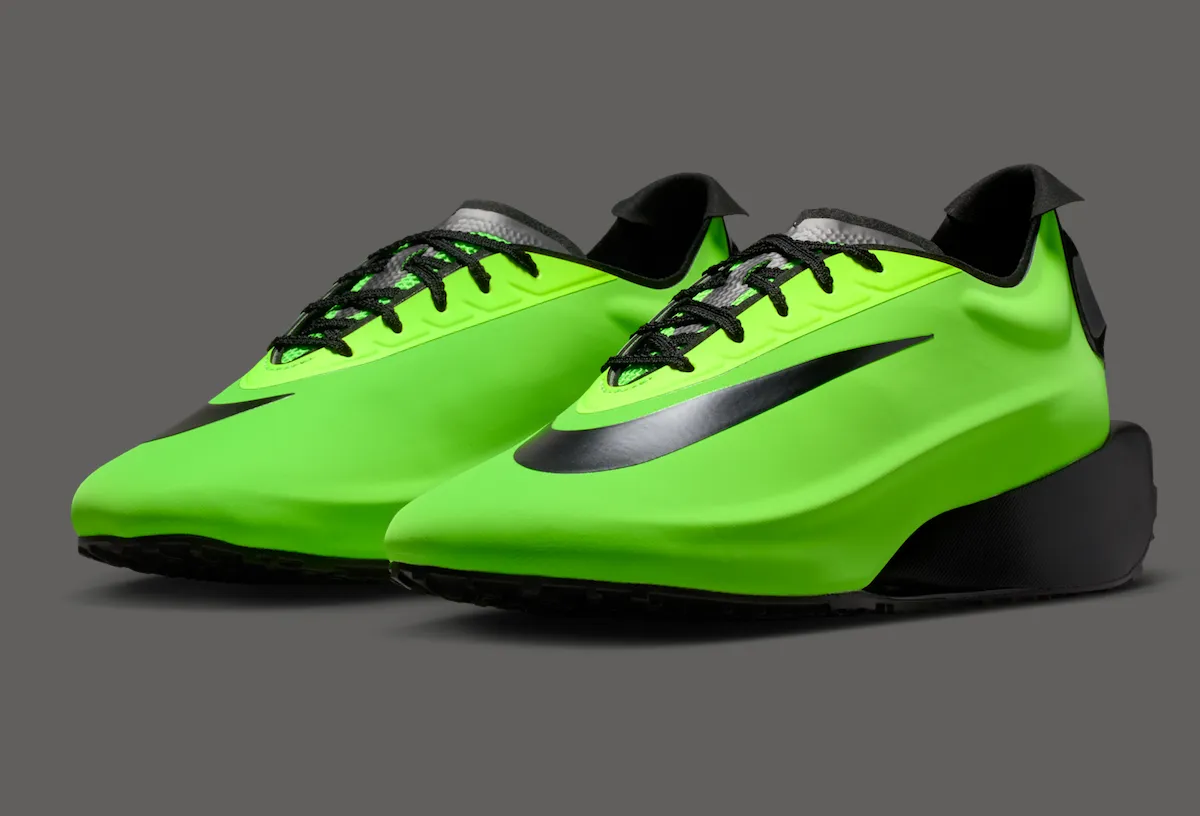 把田径钉鞋的杀气装进乐福鞋里:Nike First Sight Noir ‘Electric Green’ 重新定义女性速度美学