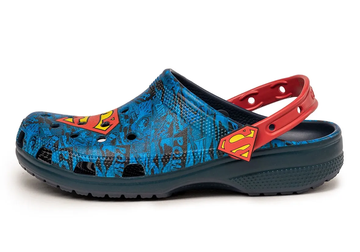 DC Comics x Crocs Classic Clog “超人” 2025重磅上市:氪星美学+漫画情怀,打造今夏最飒潮流单品