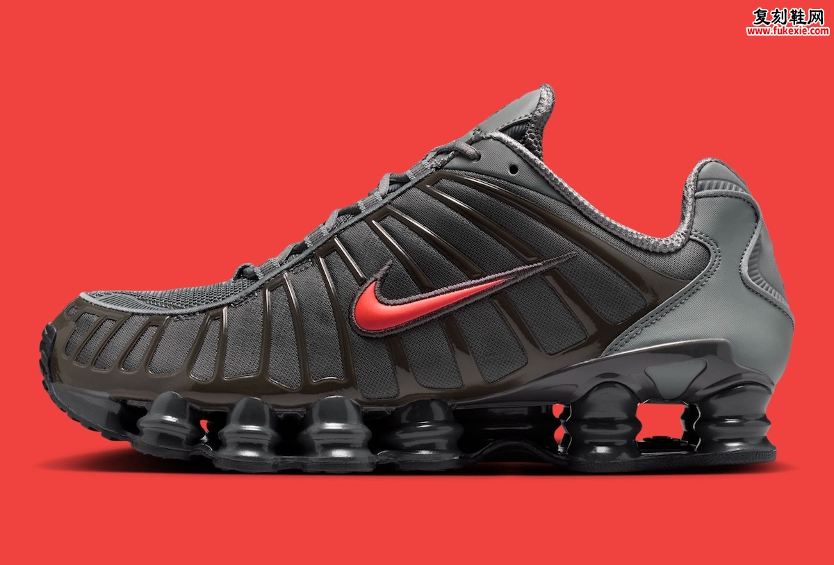 Nike Shox TL SE “Smoke Grey/Bright Crimson” 以深色基调重塑千禧年机械美学