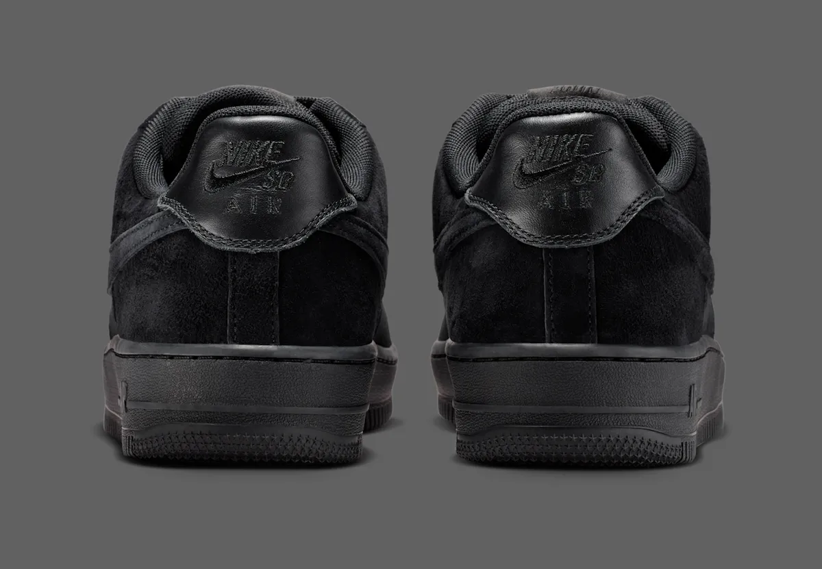 滑板基因注入经典：Nike SB Air Force 1 Low“三重黑”全黑麂皮版本2026年夏季发售