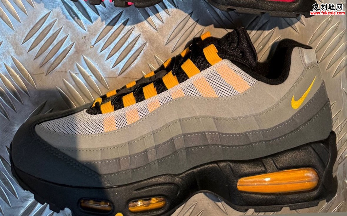 Sergio Lozano手稿原型终量产，Nike Air Max 95黑舌套装2027春夏正式登场