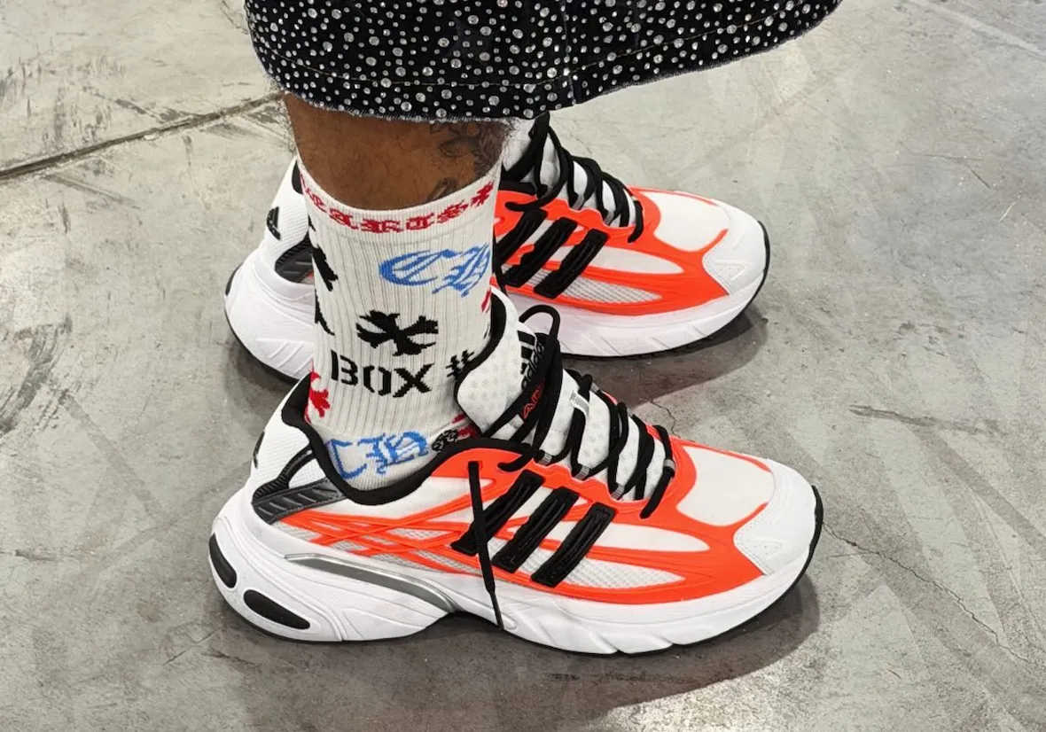 adidas Adistar XLG 2.0 “Solar Orange”“日光橙”来袭，2026开年最炸街的复古未来风跑鞋