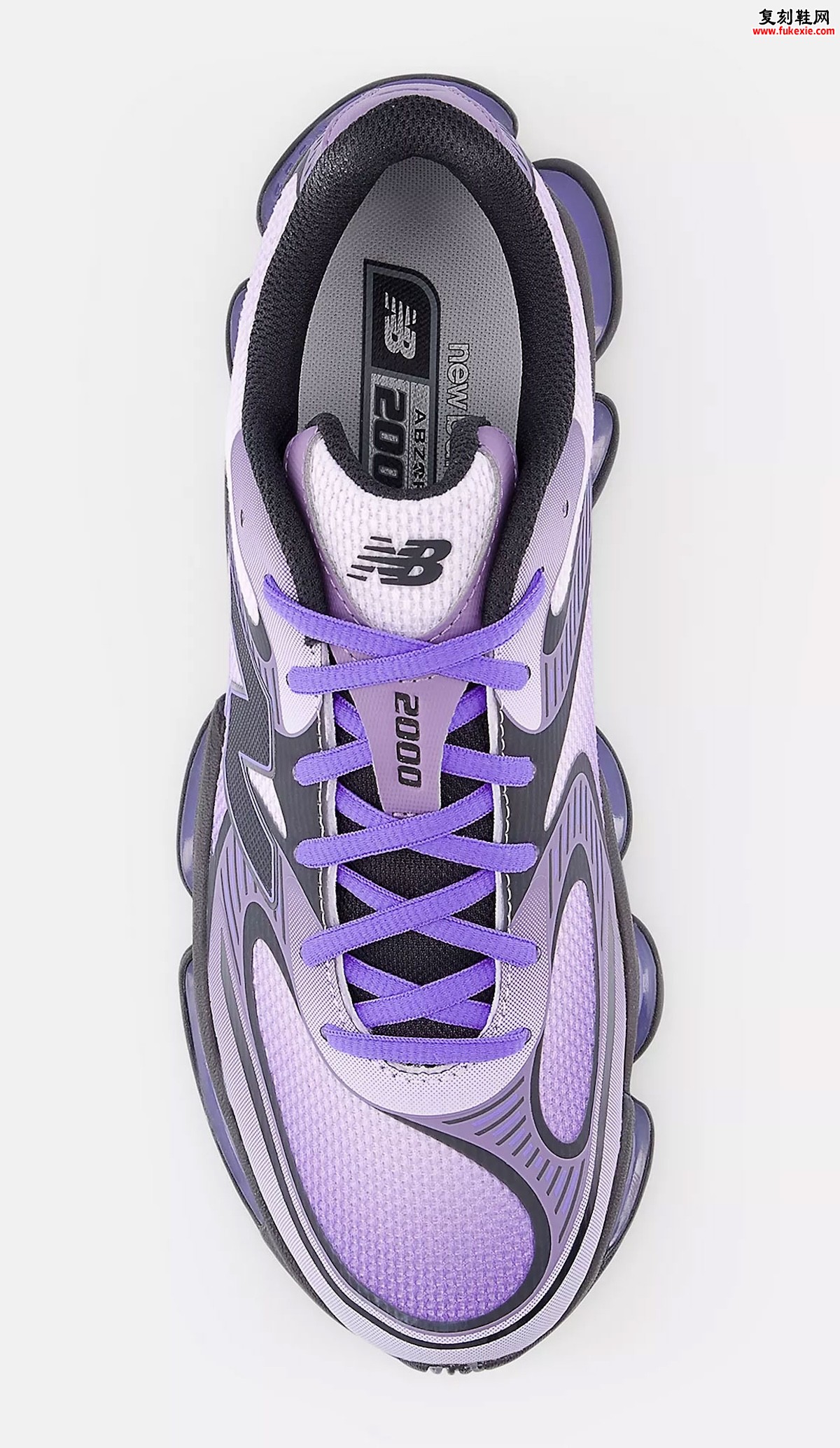 New Balance 2000 ‘Electric Indigo’ 以Y2K美学重构科技跑鞋日常形态