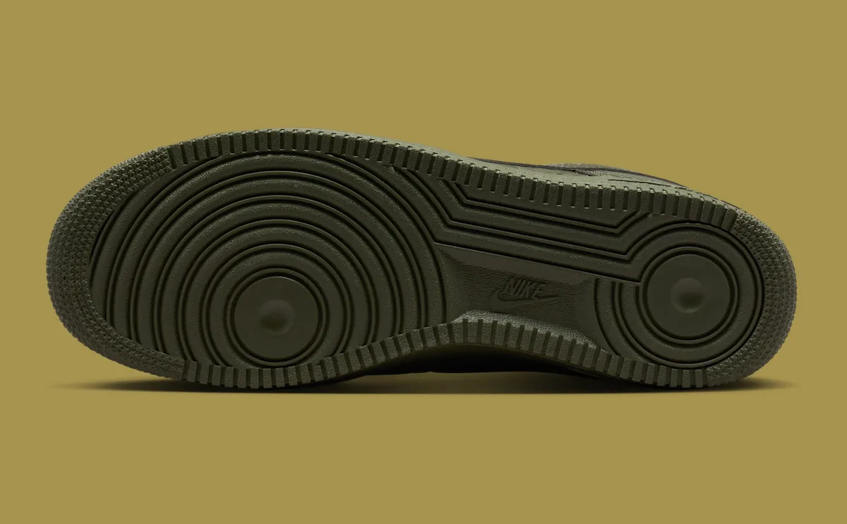 科比x耐克Air Force 1 Low「卡其色」休闲鞋款 经典轮廓承载曼巴致敬新篇