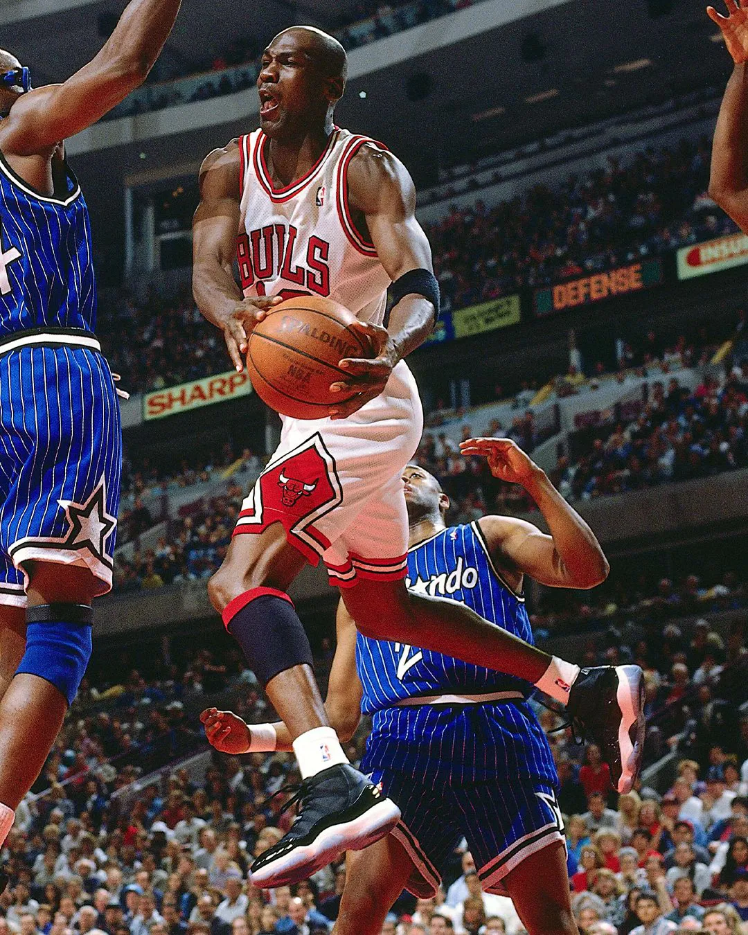 Air Jordan 11 “Space Jam”确认2026年假日季复刻 致敬电影上映三十周年并延续年末传奇传统