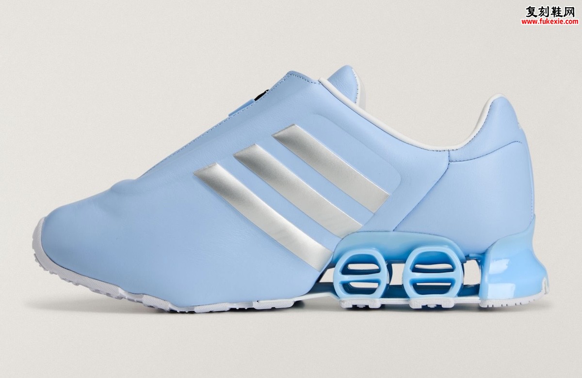Miaou联乘adidas复古千禧足球风潮，拉链版Megaride S2液态银极光蓝双色齐发