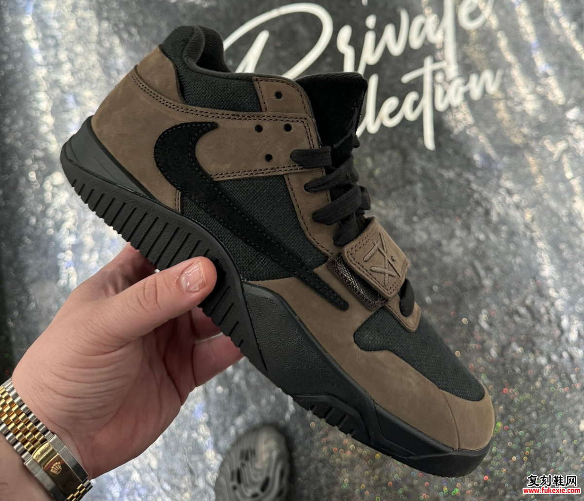 TRAVIS SCOTT X JORDAN JUMPMAN JACK “DARK MOCHA” 将于 2024 年 10 月发售