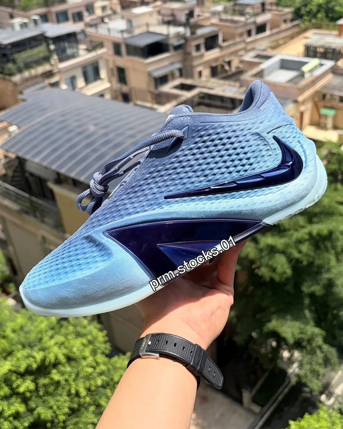 致敬经典《大白鲨》！Nike Ja 4 “Jaws” 配色设计揭秘、实物细节及发售日期全览