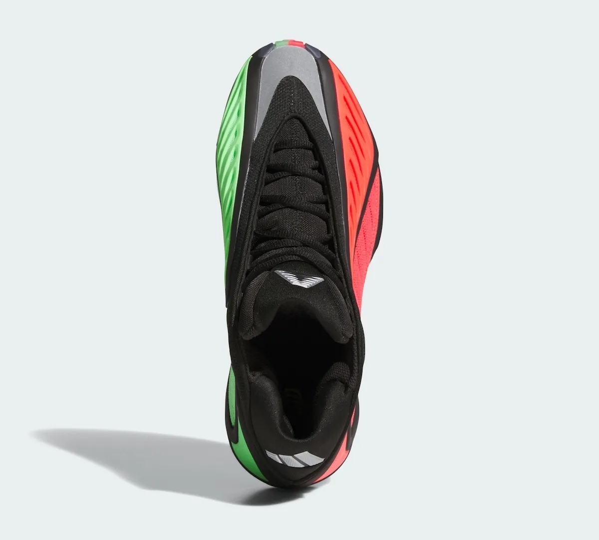 adidas AE 2 Christmas圣诞战靴12月20日登场：红绿拼接配色致敬狼队节日对决