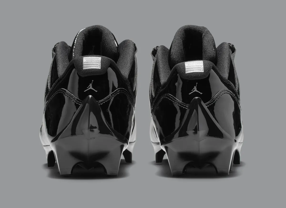 Air Jordan 11 Low TD Cleat ‘Black Patent’ 如何将硬木地板的荣光移植到绿茵场