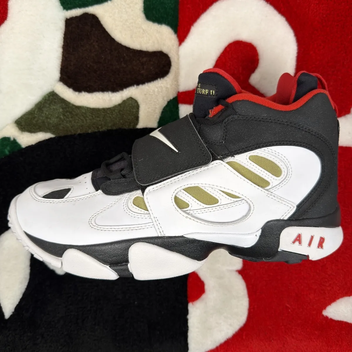 Nike Air Diamond Turf 2 “49ers” 配色2026年秋季复刻 致敬迪昂·桑德斯超级碗传奇