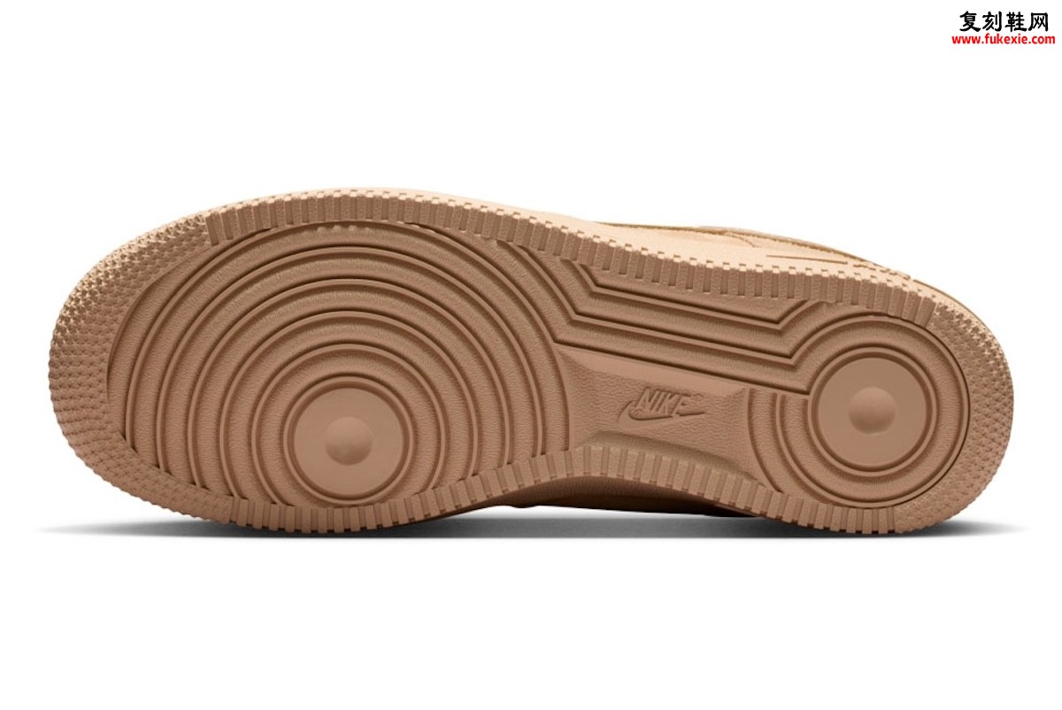 亚麻色的绒感诗篇:Nike Air Force 1 Low ‘Linen Suede’ 以哑光金属点缀重塑春日松弛美学