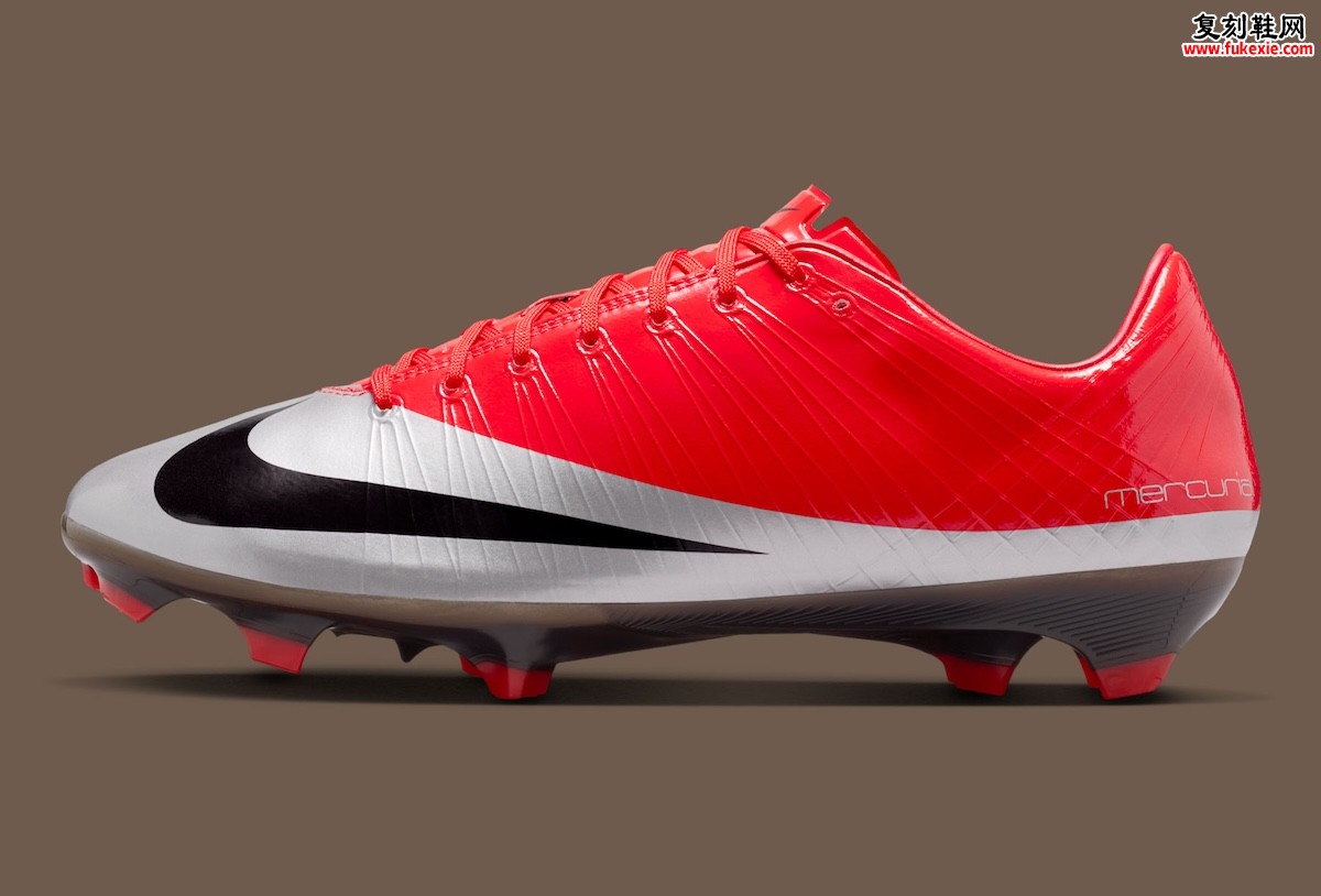 C罗联名Nike Mercurial Superfly 1“Max Orange”2026年4月7日复刻发售，碳纤维底板搭配Air Zoom气垫