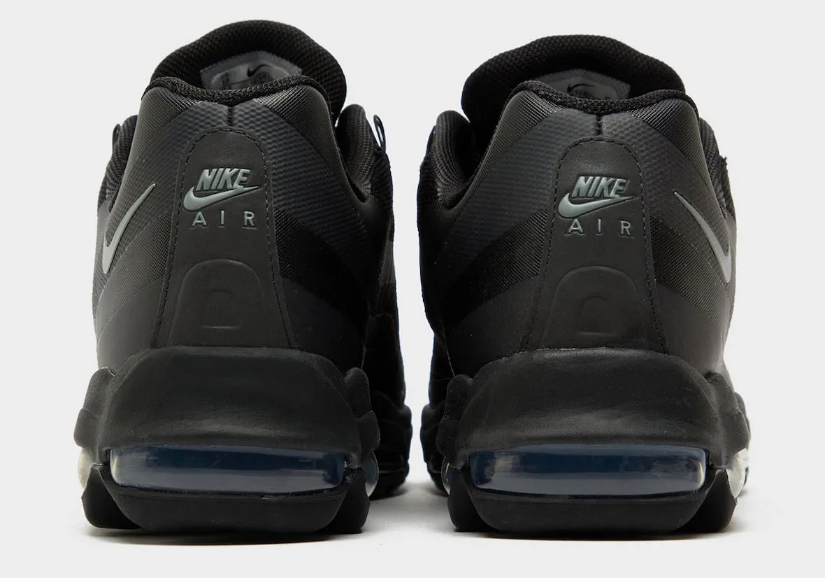 Nike Air Max 95 Ultra “Triple Black” 2025夏季深度解析：隐形美学的极致进化