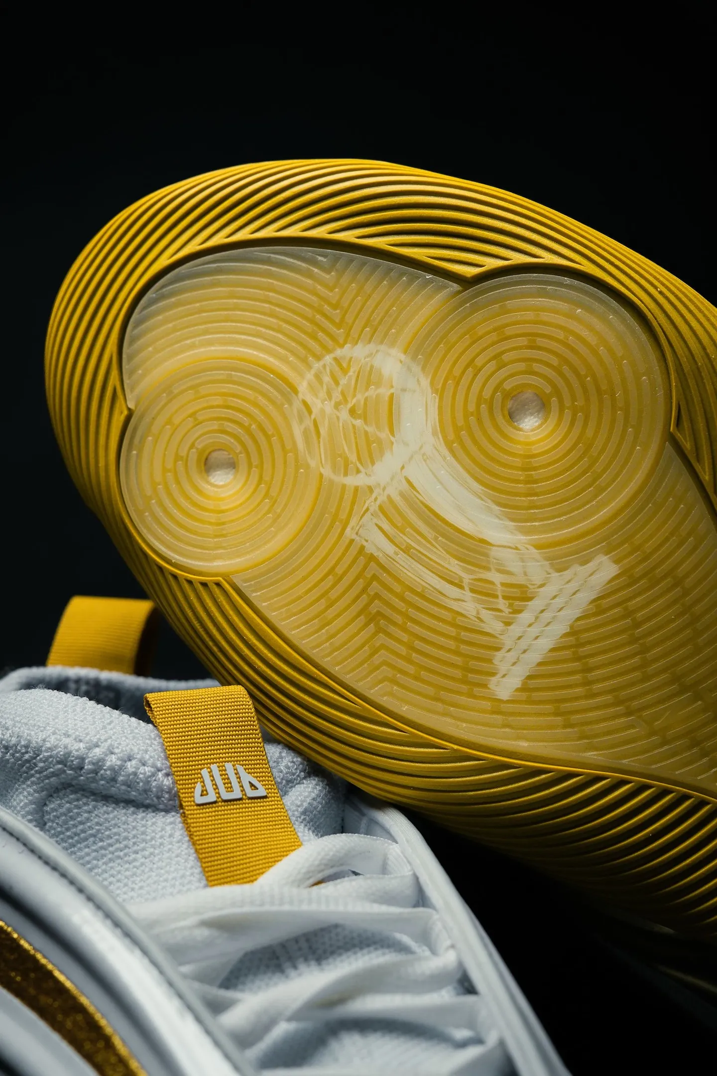 2025雷霆登顶！杰伦·威廉姆斯亲穿adidas Harden Vol.9冠军纪念PE震撼亮相