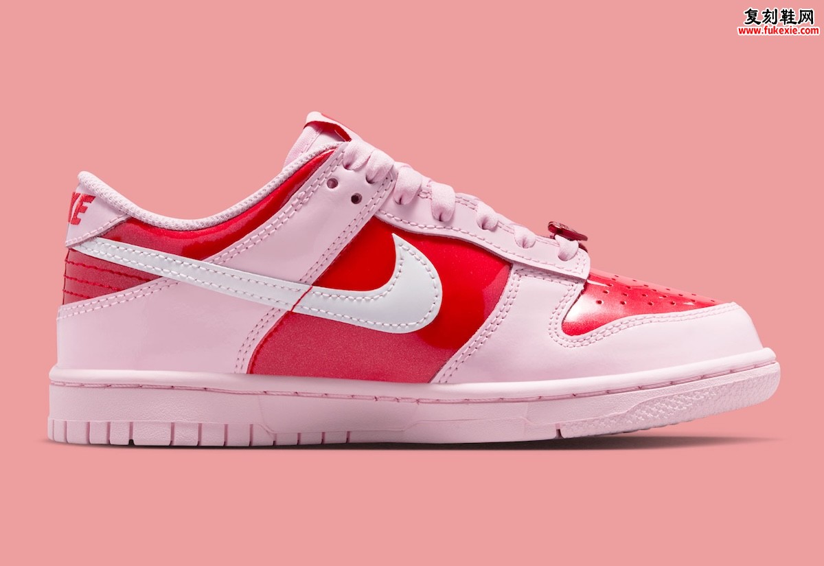 Nike Dunk Low GS “Valentine’s Day”2026年春季情人节配色 以大胆粉红皮革与漆皮碰撞重塑节日美学
