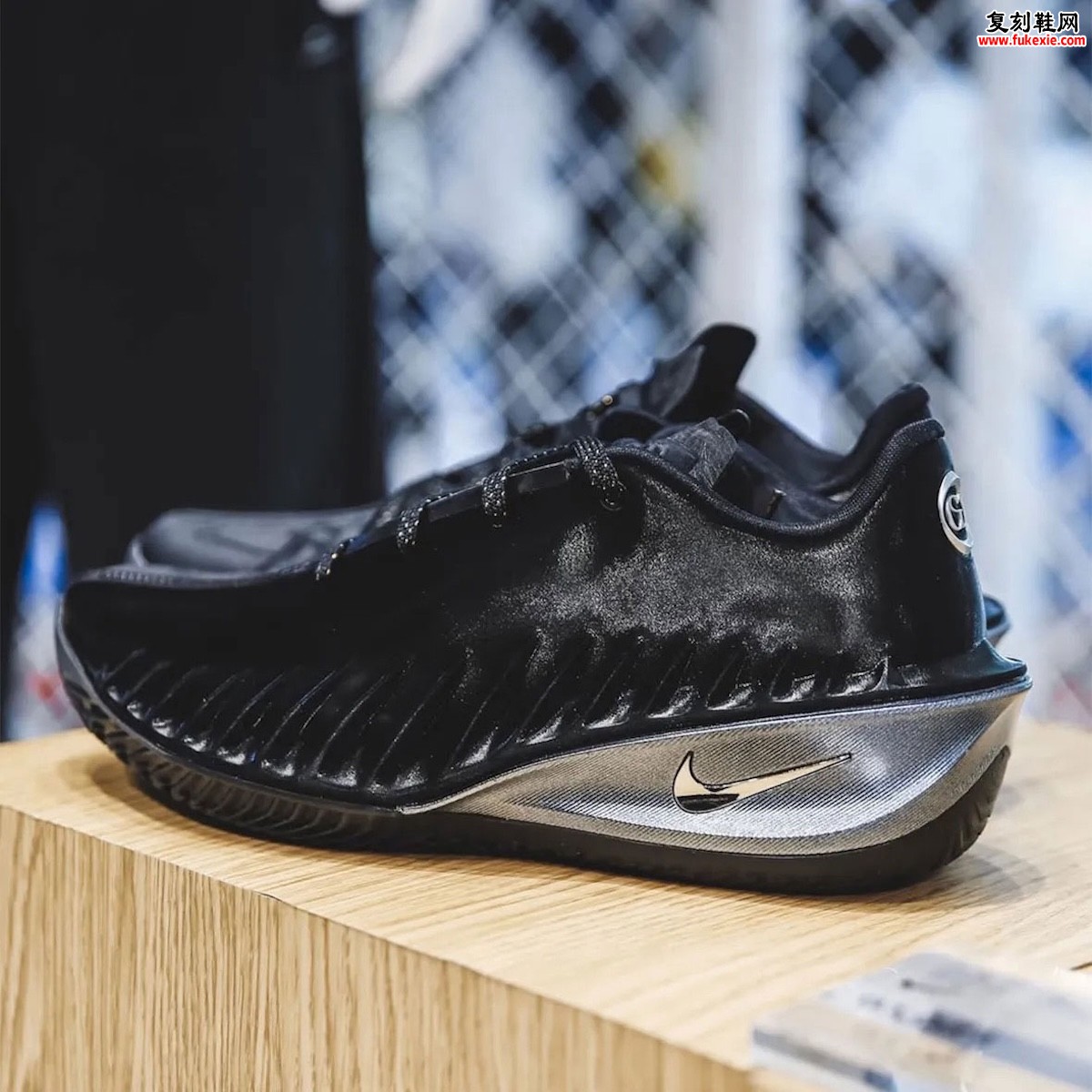 Nike GT Cut 4黑色版本2026年春季发售 突破性ZoomX科技重塑篮球鞋性能