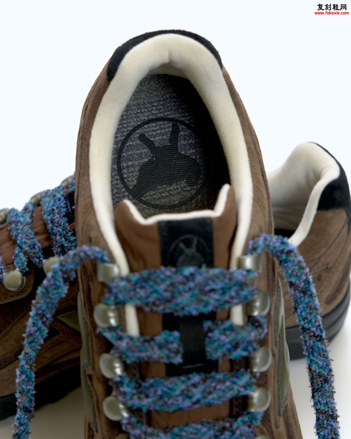 Basketcase联名New Balance 204L「Pine Valley」 粗犷工装美学与阶段性发售策略详解