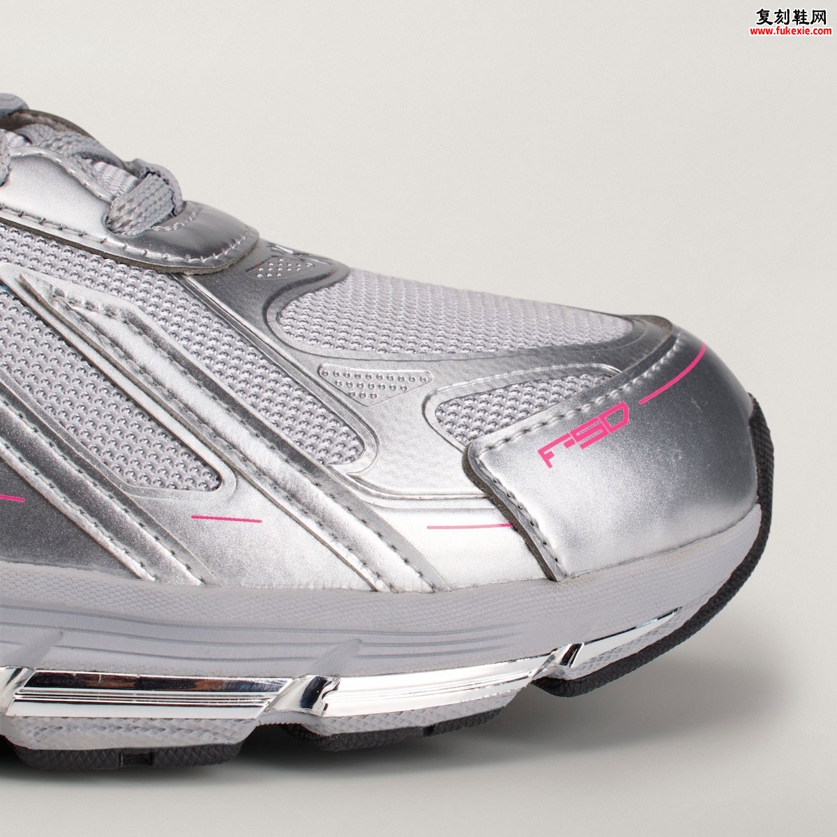 SP5DER x adidas F50 Formotion“Silver Metallic”联名复古跑鞋2026年6月发售 Formotion X三单元缓震系统插图6 SP5DER x adidas F50 Formotion“Silver Metallic”联名复古跑鞋2026年6月发售 Formotion X三单元缓震系统