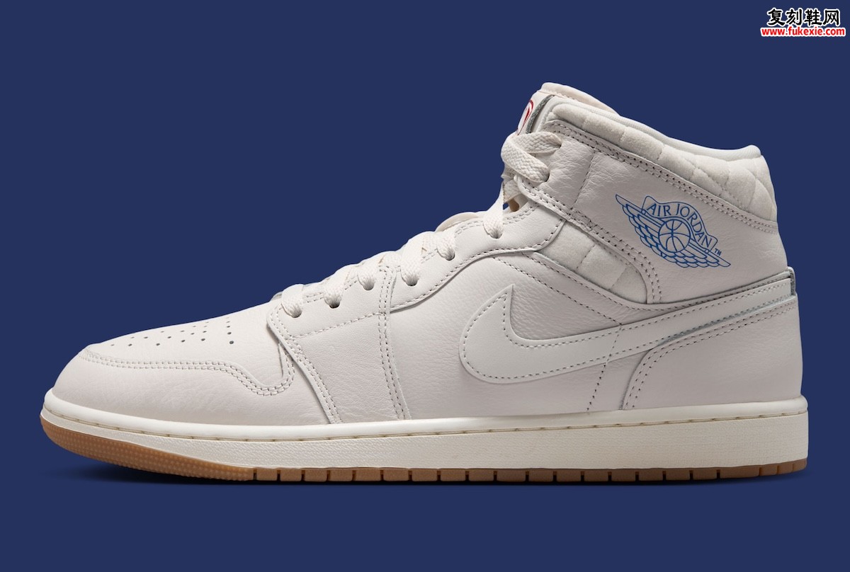 巴西足球灵魂藏在鞋垫里：Air Jordan 1 Mid “Brazil Football” 米白绗缝足球鞋舌，世界杯年低调登场