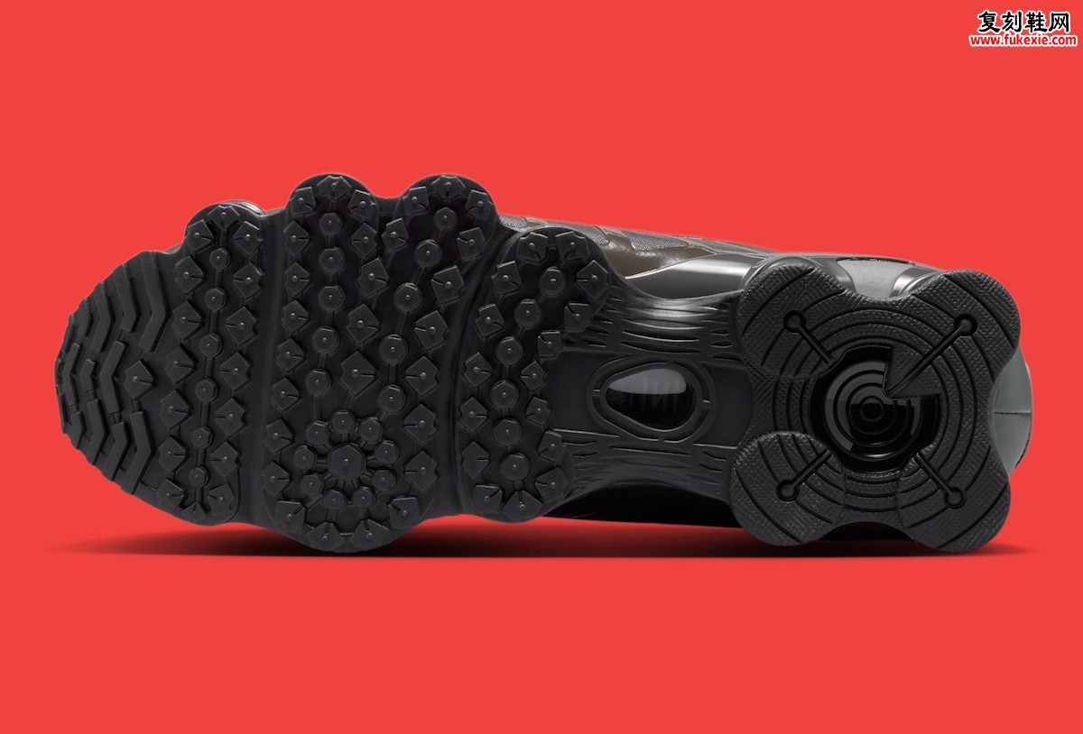 Nike Shox TL SE “Smoke Grey/Bright Crimson” 以深色基调重塑千禧年机械美学