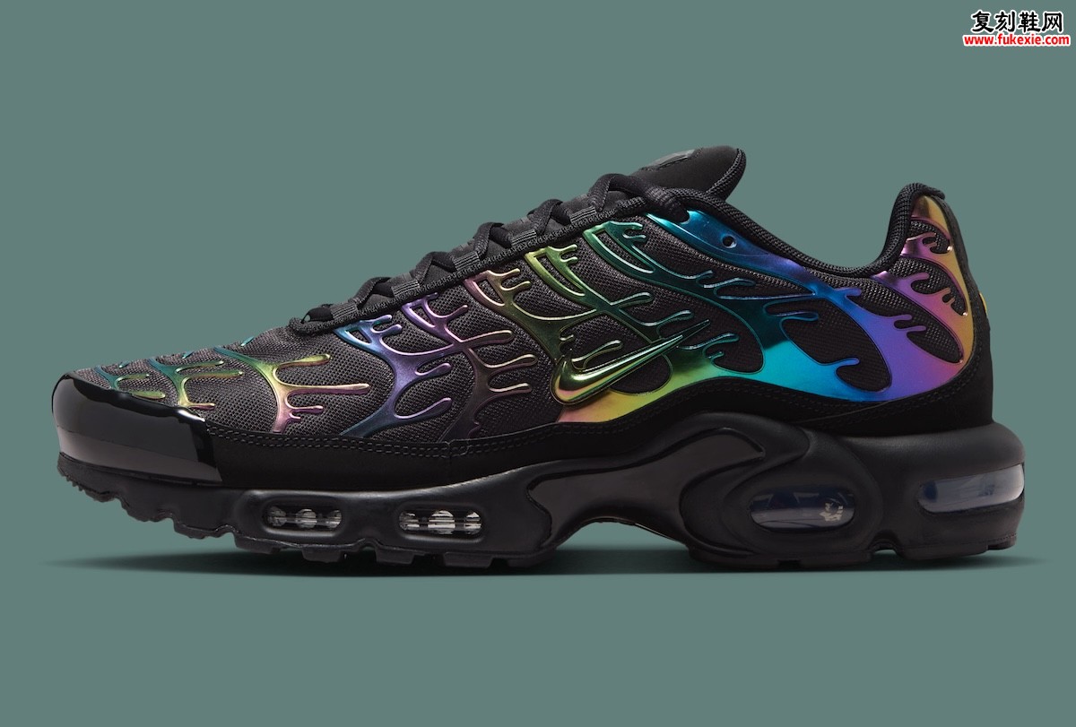 黑底衬托虹彩骨架，Nike Air Max Plus “Oil Slick” 油光配色 2026 夏季登场