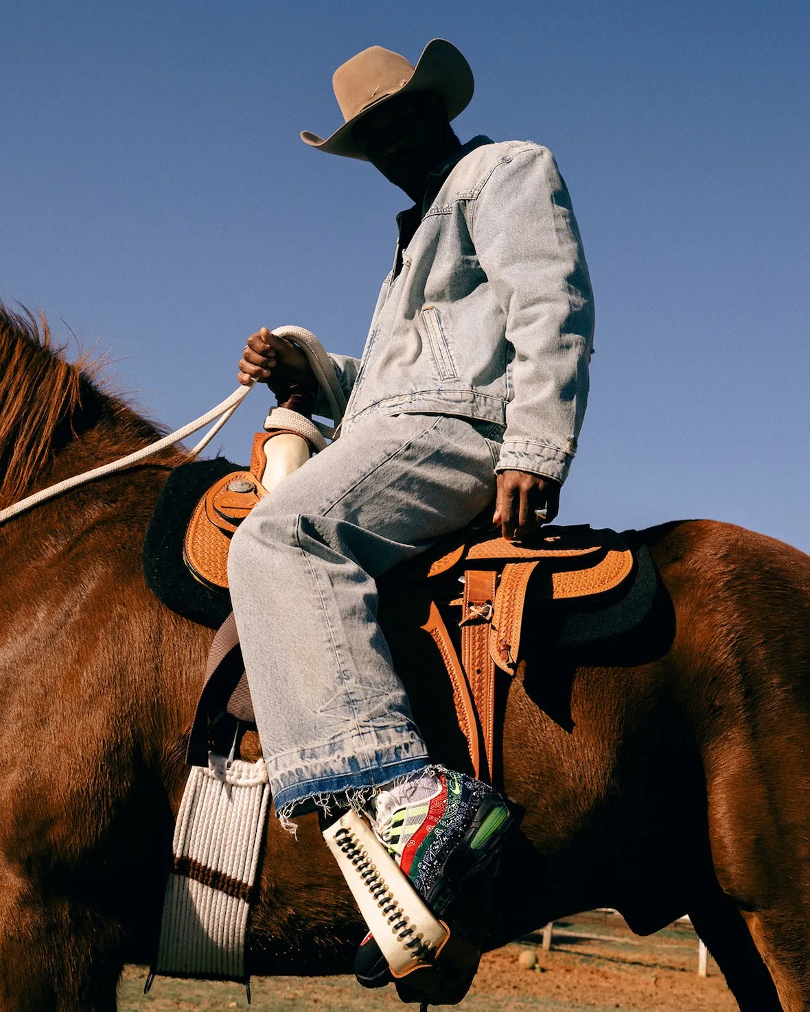 佩斯利狂想曲：Nike Air Max 95 ‘Paisley Bandana’ 如何用一方头巾改写复古跑鞋语法