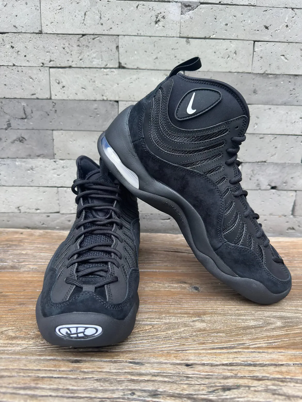 Nike Air Bakin 黑白复刻2026,火焰鞋叛逆回归,独家抢先评测与发售详情全揭秘插图3 Nike Air Bakin 黑白复刻2026,火焰鞋叛逆回归,独家抢先评测与发售详情全揭秘