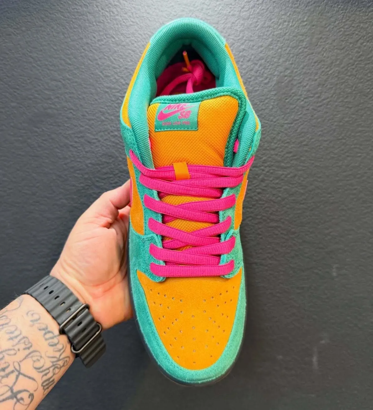 Nike SB Dunk Low “Green Noise/Watermelon” Off Noir中底附备用鞋带2026秋季发售