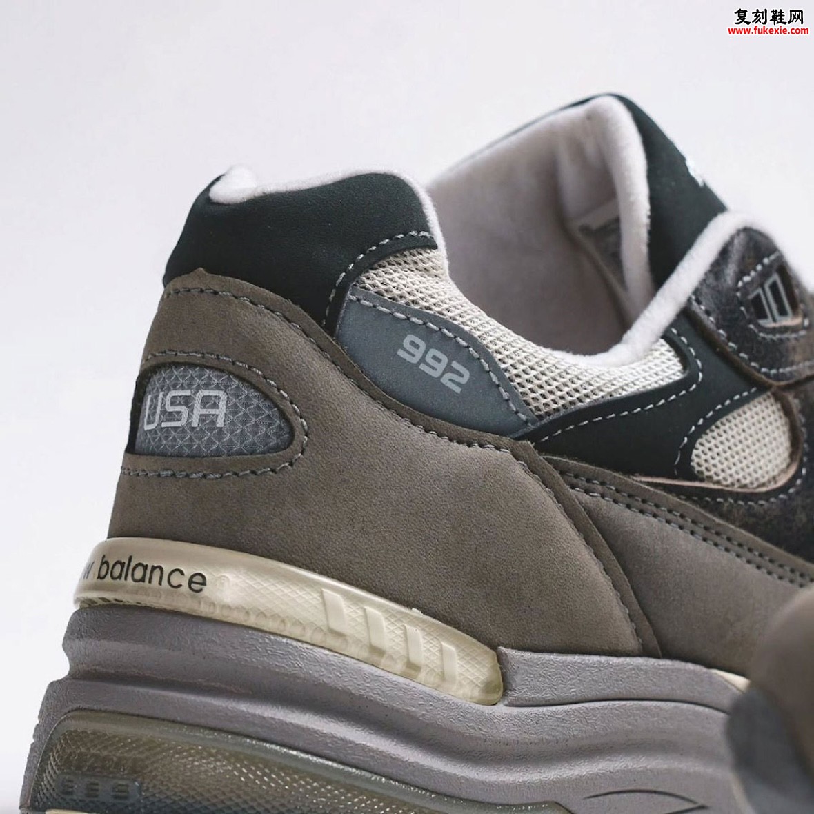 美产New Balance 992 Shadow Grey阴影灰复古跑鞋，层叠奶油网眼灰黑麂皮 Turtle Dove中底可视ABZORB SBS