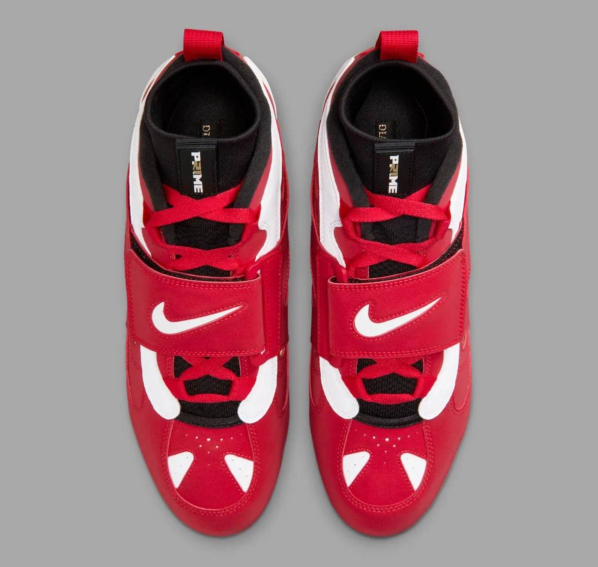 经典战靴的现代回归:Nike Diamond Turf 2 TD ‘Prime Red’ 以红金战妆致敬迪昂·桑德斯传奇