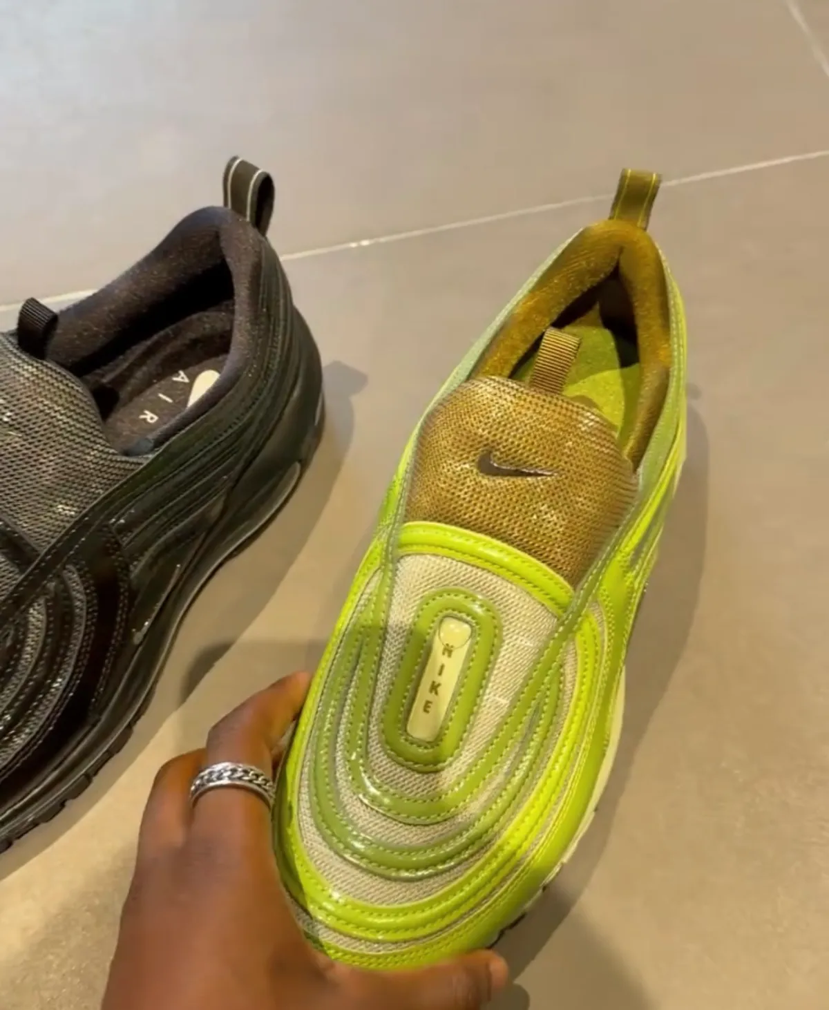 Nike Air Max 97 Laceless 无鞋带版本巴黎时装周首秀：为30周年庆典重塑千禧经典，2027年正式发售