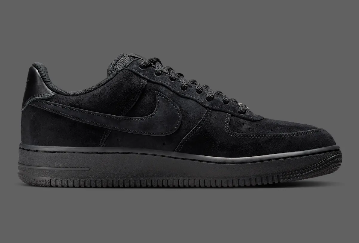 滑板基因注入经典：Nike SB Air Force 1 Low“三重黑”全黑麂皮版本2026年夏季发售