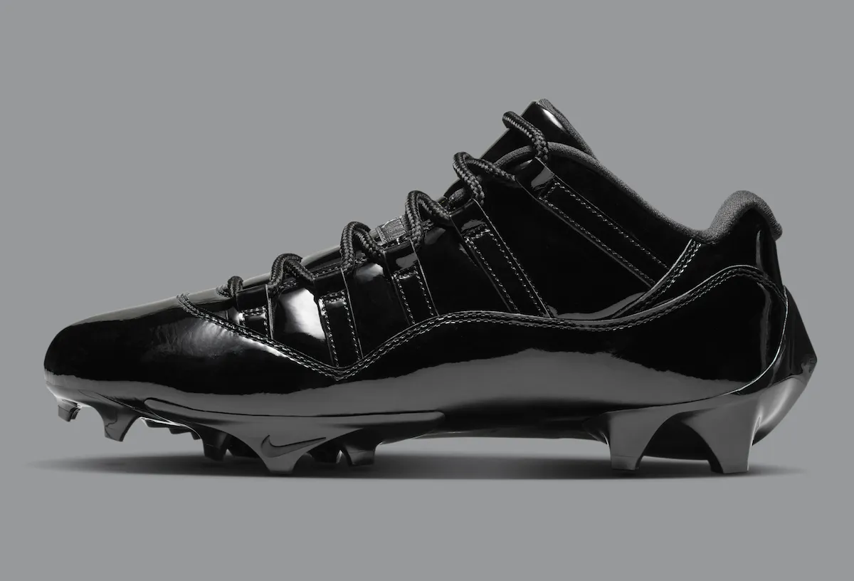Air Jordan 11 Low TD Cleat ‘Black Patent’ 如何将硬木地板的荣光移植到绿茵场