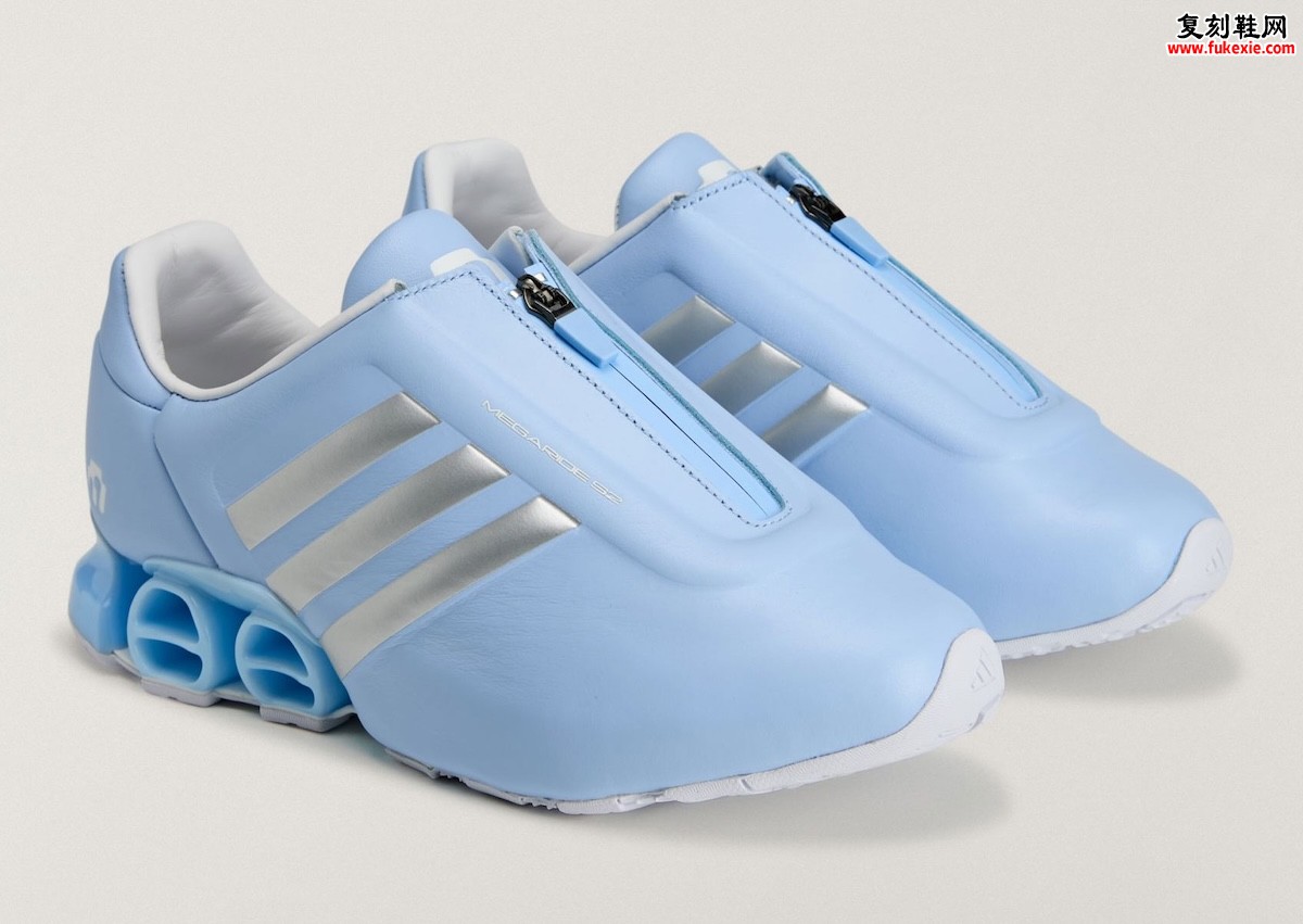 Miaou联乘adidas复古千禧足球风潮，拉链版Megaride S2液态银极光蓝双色齐发