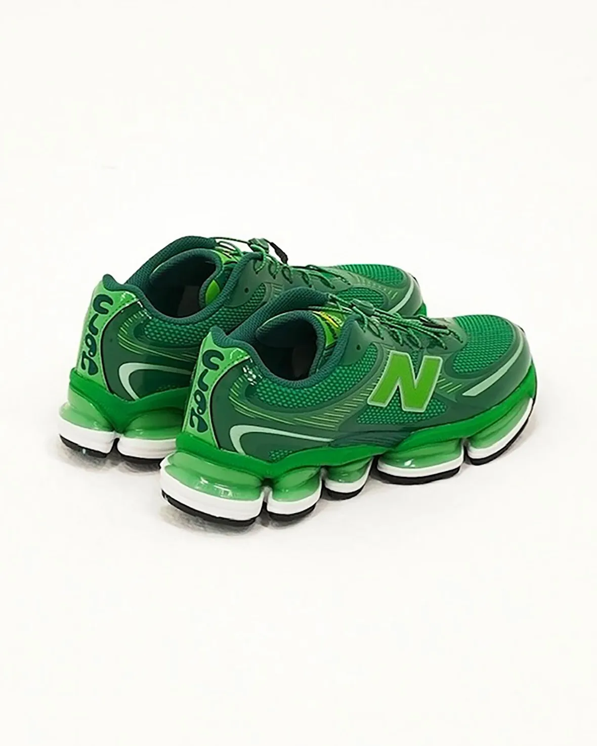 Aminé x New Balance 2000 “Biblioteca”联名鞋10月4日发售，设计暗藏图书馆灵感