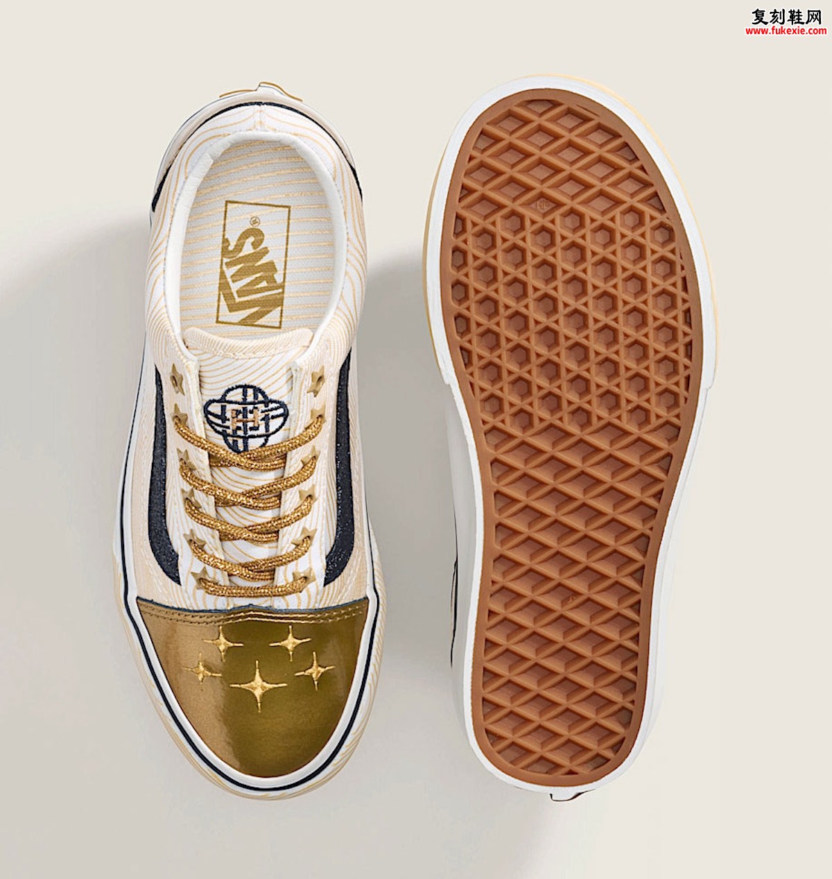 《Golden》闪耀童鞋!Vans Old Skool x K-Pop Demon Hunters 金属金鞋身搭载闪粉侧纹,电影一周年独家献礼插图1 《Golden》闪耀童鞋!Vans Old Skool x K-Pop Demon Hunters 金属金鞋身搭载闪粉侧纹,电影一周年独家献礼