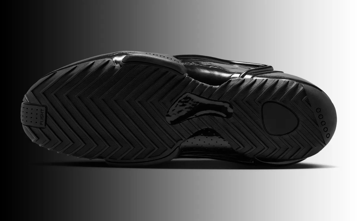 千禧速度美学的黑色回归：Nike Zoom Hyperflight ‘Black’ 2026年复刻，重塑经典赛道灵感