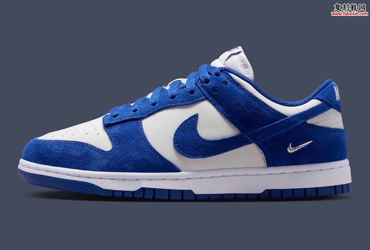 Nike Dunk Low Old Royal 皇家蓝麂皮复古老花配色，光子灰皮革基底搭配金属银Swoosh吊坠