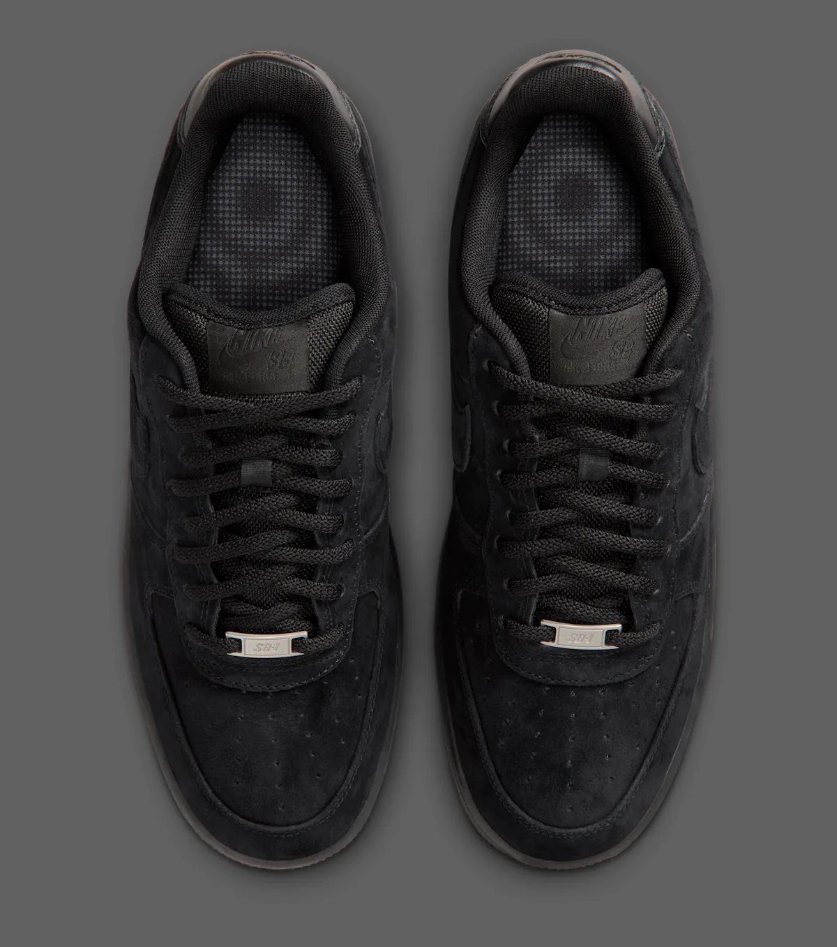 滑板基因注入经典：Nike SB Air Force 1 Low“三重黑”全黑麂皮版本2026年夏季发售