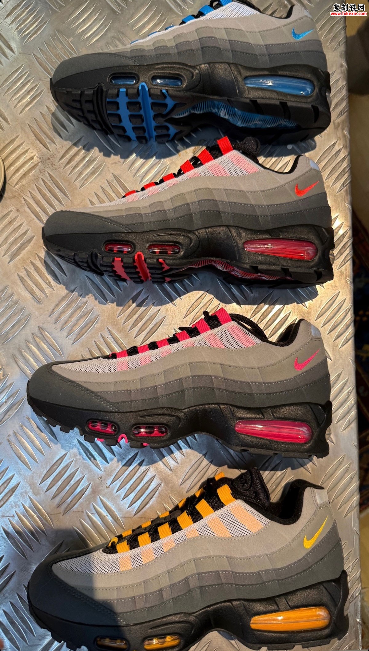 Sergio Lozano手稿原型终量产，Nike Air Max 95黑舌套装2027春夏正式登场