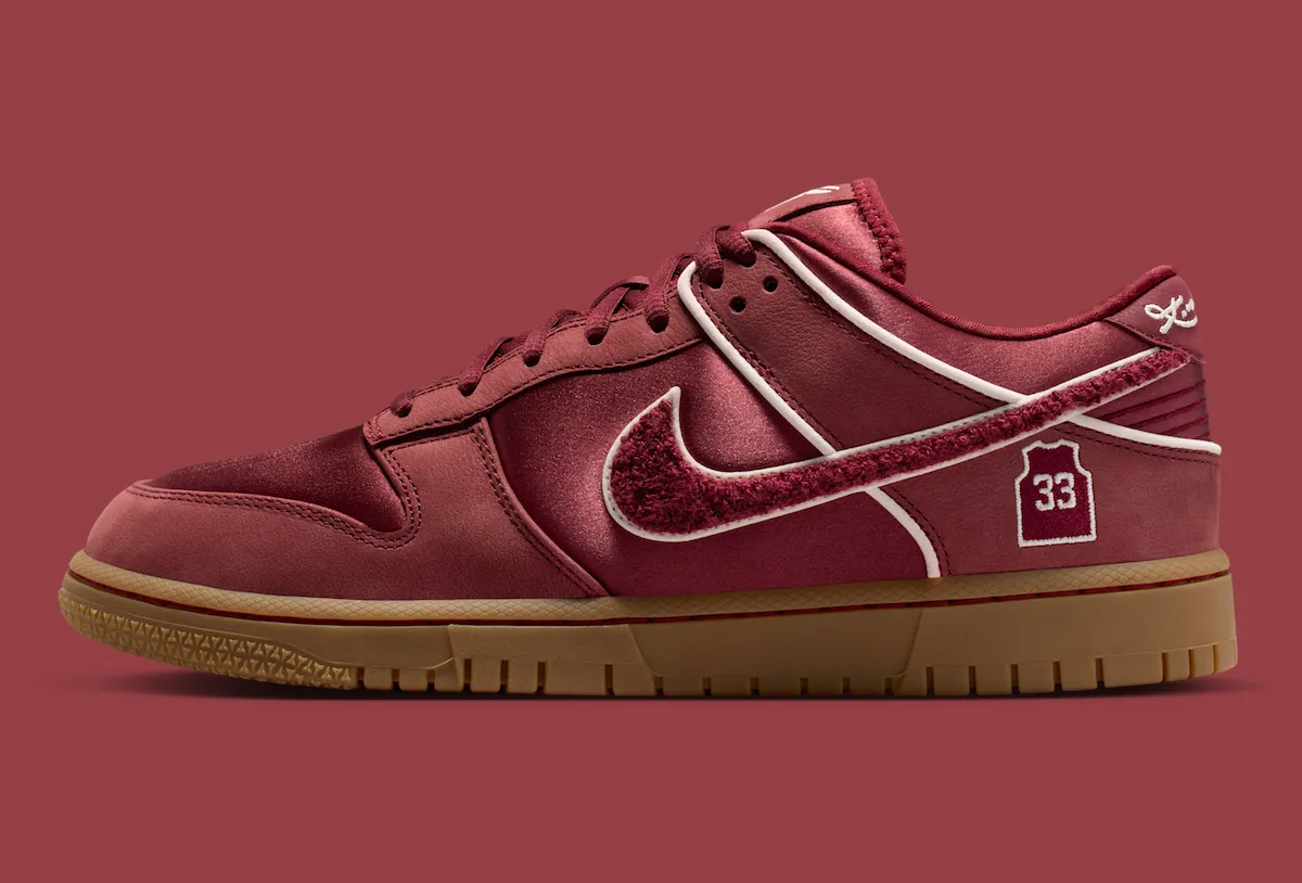 Nike Kobe Dunk Low ‘Lower Merion Aces’ 如何用球网鞋垫和一句标语致敬科比的高中岁月