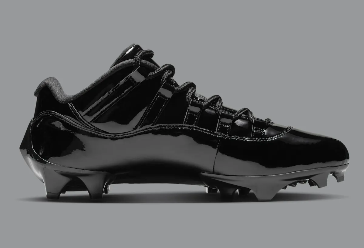 Air Jordan 11 Low TD Cleat ‘Black Patent’ 如何将硬木地板的荣光移植到绿茵场