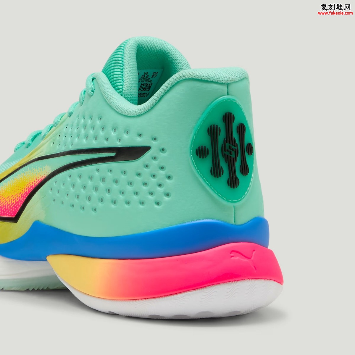 PUMA Stewie 5 Turbo 薄荷糖配色WNBA开季同步发售，借鉴跑鞋分趾设计镂空勾状中底搭载NITROFOAM科技半透明外底