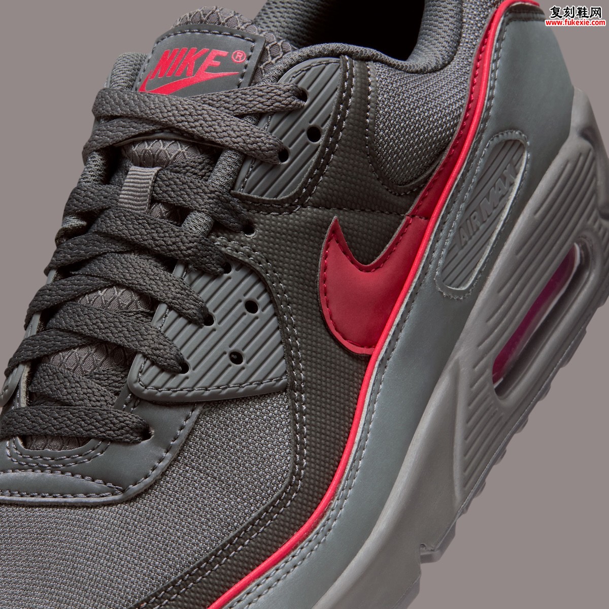 Nike Air Max 90“铁灰红”2025秋日登场,经典跑鞋焕新演绎低调高级感