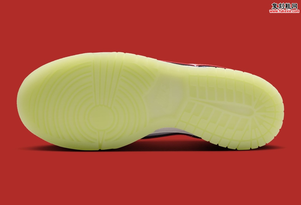 Nike Dunk Low GS ‘Smiley Swoosh’ 用夜光外底与粉彩拼接重写儿童专属的快乐语法