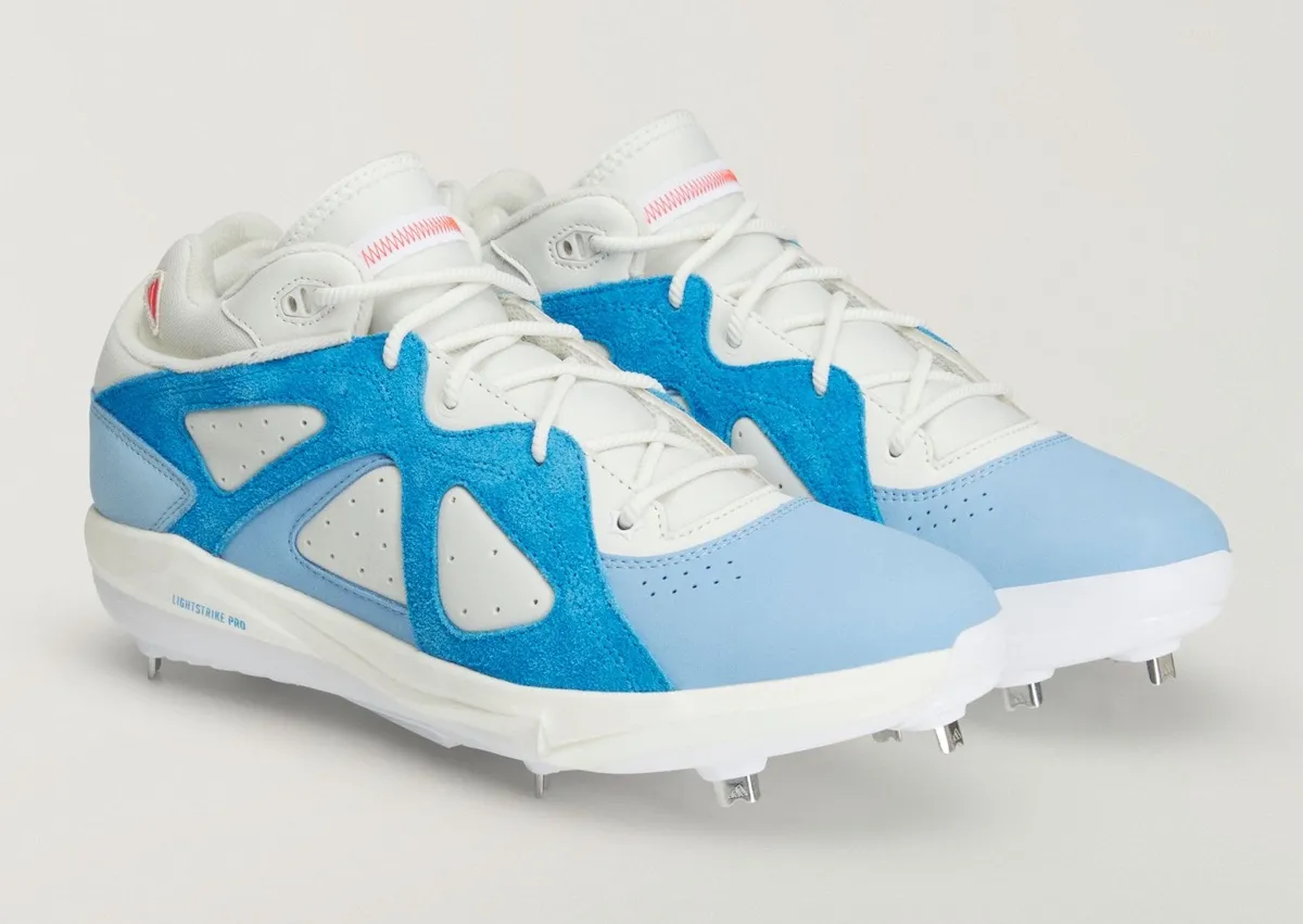 Bad Bunny x adidas BadBo 1.0 棒球钉鞋曝光,波多黎各蓝白配色致敬故土 2026夏季登场插图 Bad Bunny x adidas BadBo 1.0 棒球钉鞋曝光,波多黎各蓝白配色致敬故土 2026夏季登场