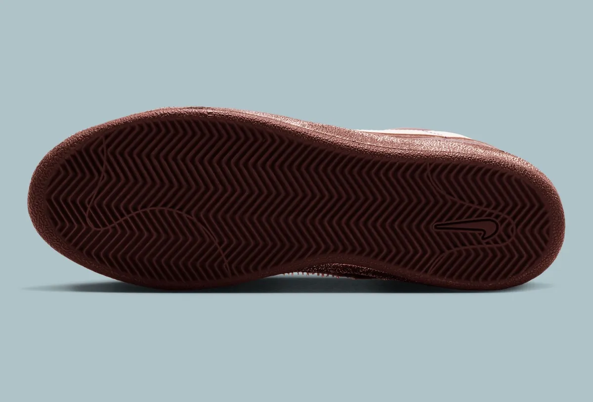 巴黎滑板品牌Rassvet联名Nike SB Tennis Classic，蓝黑简约美学搭配做旧中底